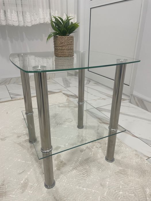 Декоративна  стъклена масичка