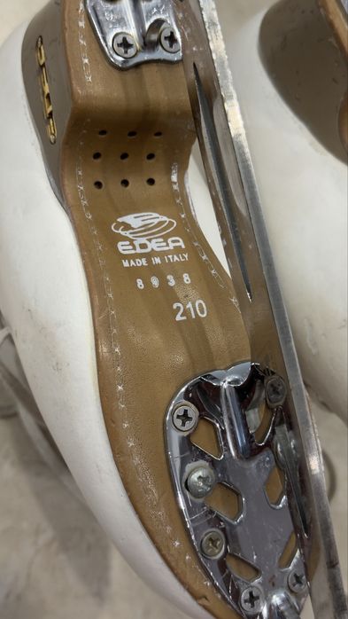 Продам коньки Edea Overture 210