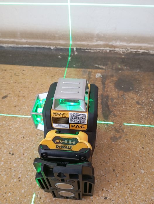 Nivel laser dewalt 12 linii. Nou