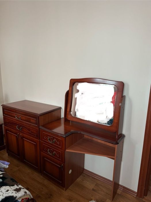 Продам спальный гарнитур