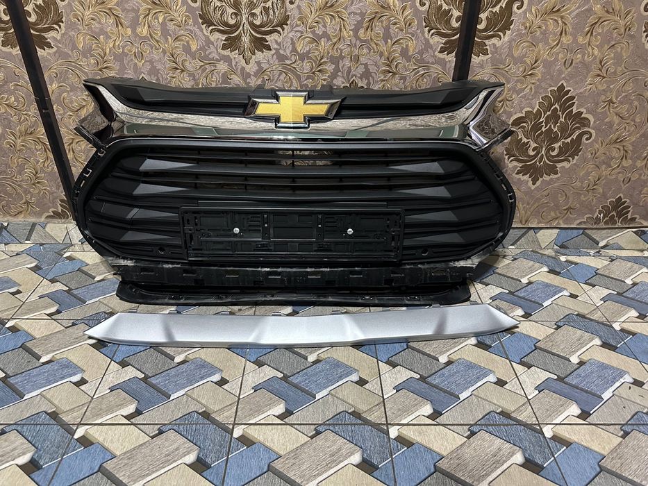 Tracker 2 облицовка идеал Б/У и туманка фара идеал Б/У