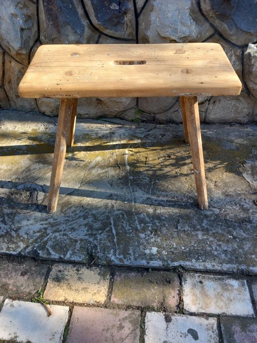 De vânzare scaun țărănesc din lemn