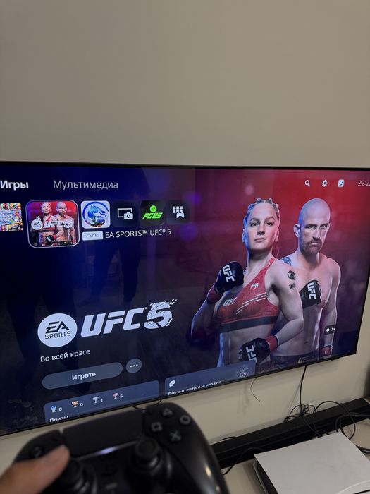 PS5 в идеальном состоянии.