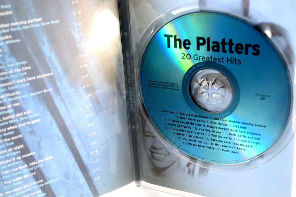 Оригинални CD Музикални дискове (Compact Disc)