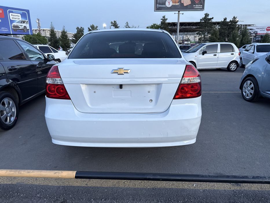 Nexia 3 aftomat srochna sotiladi benzin gaz