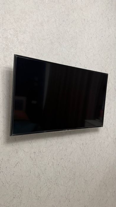 Телевизор в очень хорошем состоянии хорошо работает 43 смарт