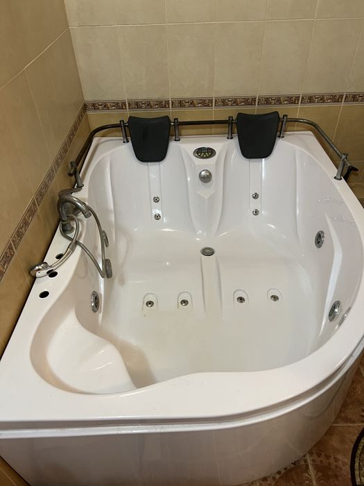 Продам ванну джакузи