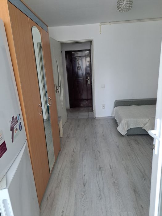 Închiriez garsoniera