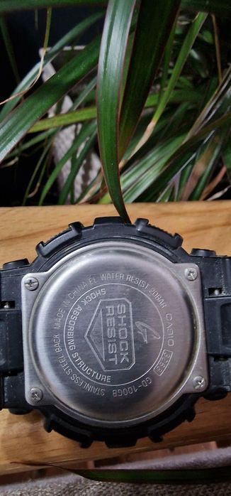 Ceas barbatesc g-shock negru cu auriu