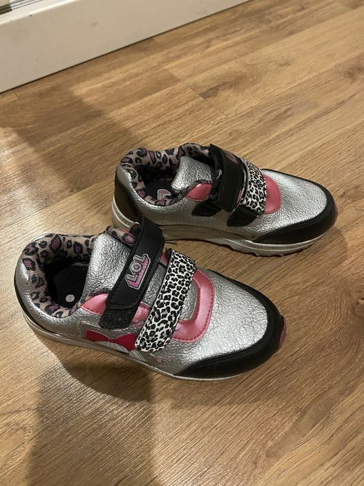 Продаются детские кроссовки