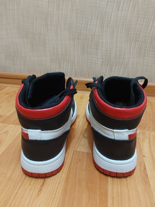 Продам кроссовки