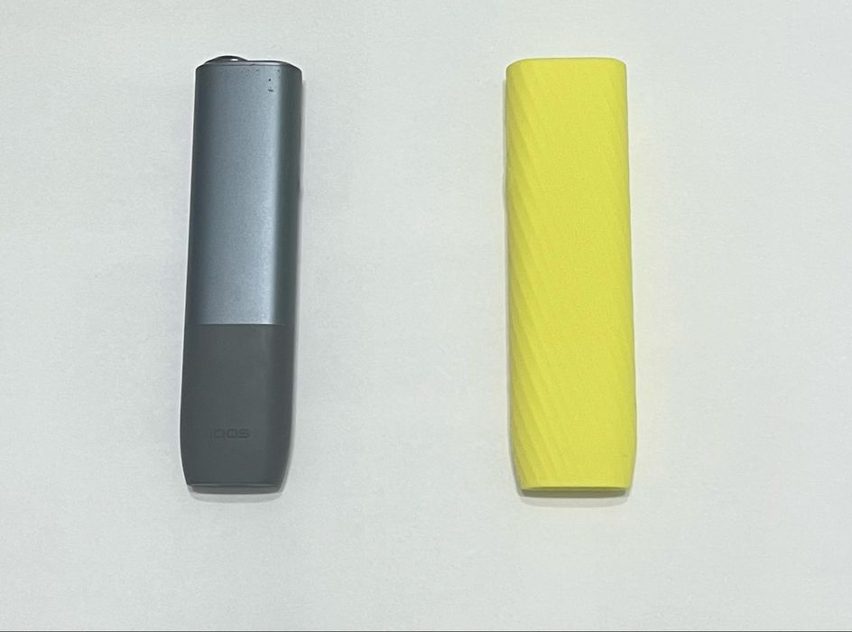 IQOS Iluma One si husa galbena