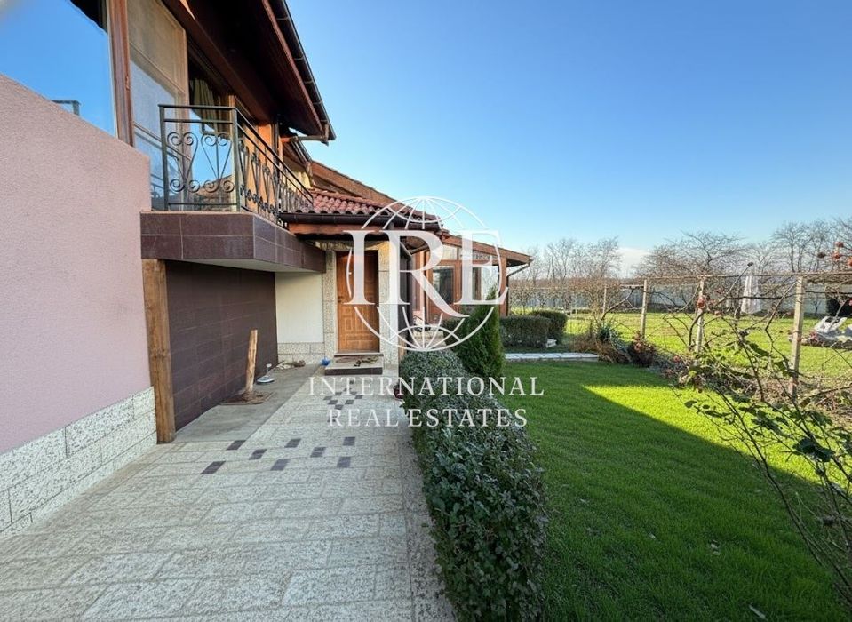 Продава се Къща в с. Приморци, Област Добрич - 400 кв.м за 545 €/кв.м - Снимка #9