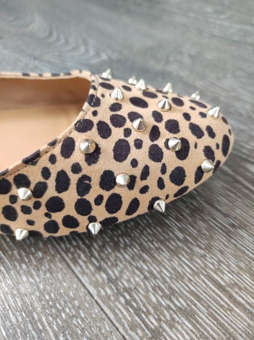 Balerini Bershka noi cu eticheta, marimea 40