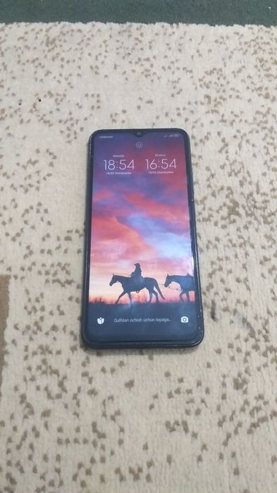 Bu telefon Redmi 9 A holati yaxshi yonidagi rangi ozgina kõchgan xolos