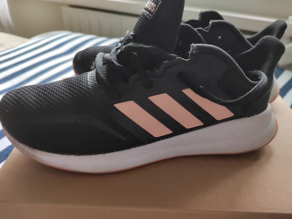 Нови маратонки Adidas 34