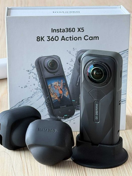 Insta360 X5 + card 256GB, Selfie Stick, protectie camera + alte accesorii