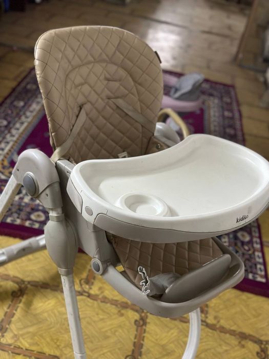 Bolalar ovqatlanadigan stol