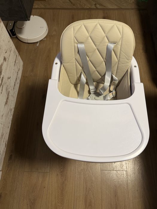 Дървеното столче за хранене Woody на KikkaBoo