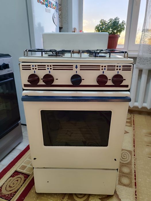 Продам газовую плиту