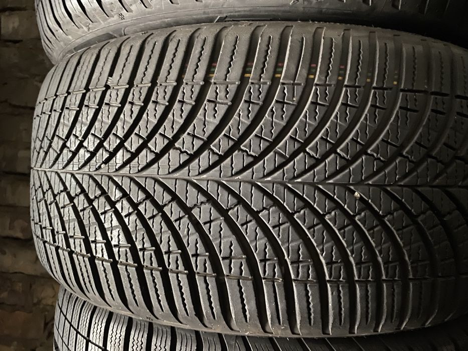 Шины 245/40/19 пара бу гудиер