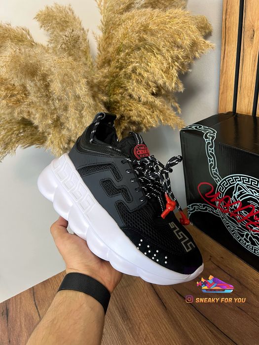 39-45 Versace Chain Black And White