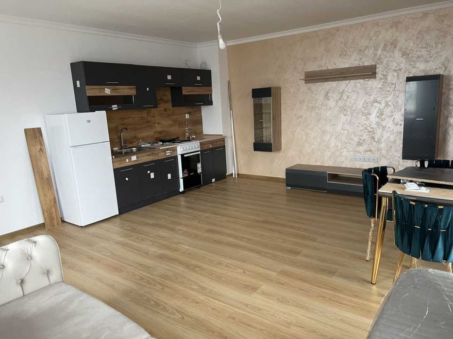 Дава се под наем Двустаен апартамент в Пловдив, Остромила - 60 кв.м за 275 € - Снимка #1