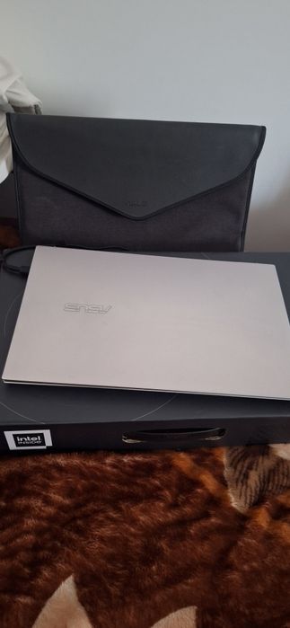 Vand laptop Asus Zenbook i5
