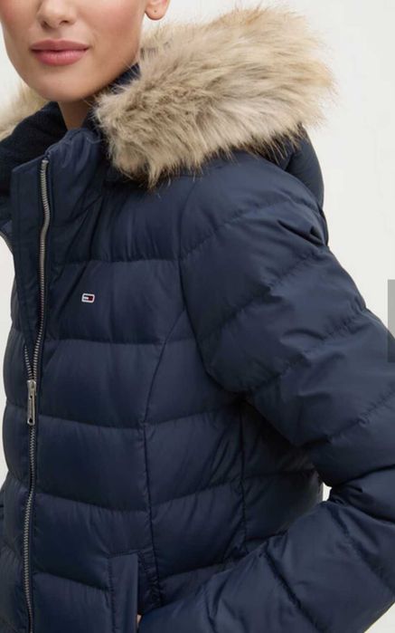 Ново Tommy Hilfiger L/XL с пух и пера яке