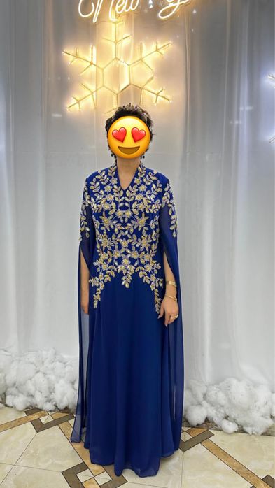 Вечернее платье в синем цвете