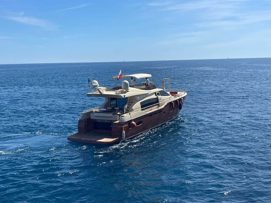 Yacht ferretti altura 690