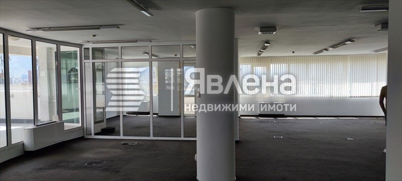 Светъл и функционален етаж от офис