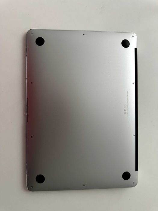 # Laptop Mac Book Air in Cutie -13"-SSD- doar 999 ron - Impecabil include husa de 100 de ron