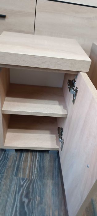 Продавам шкафчета за спалня