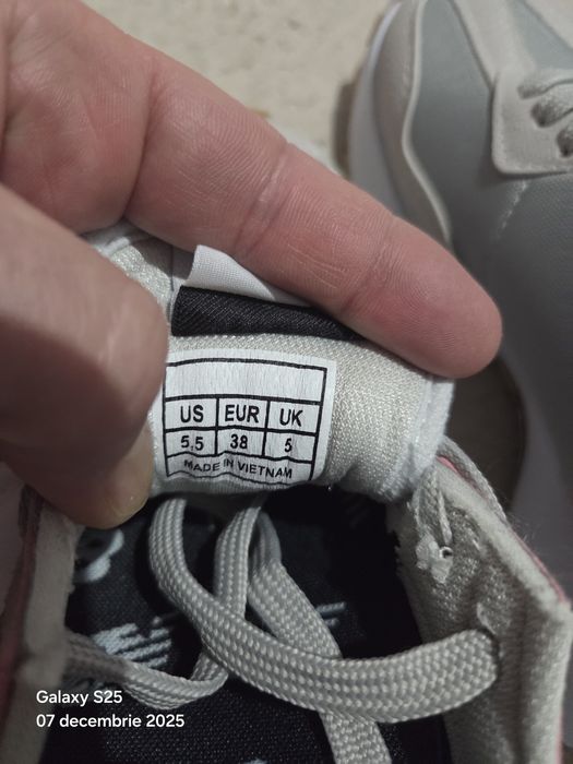 Vand adidasi New Balance