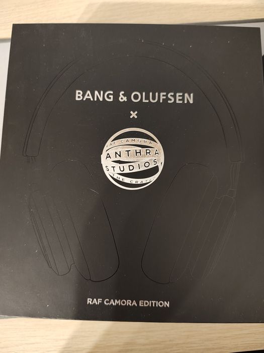 Casti Bang & Olufsen Beoplay H4 RAF Camora x Anthra Studios