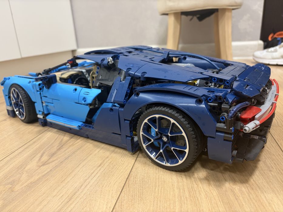 Продам лего Technik машину Lambargini Cheron