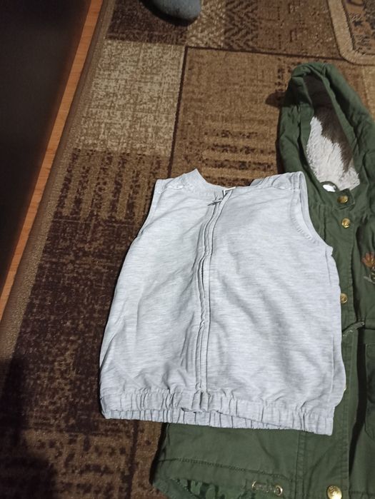 Детски дрехи 1яке , 2 елека , 1 тънка рокля