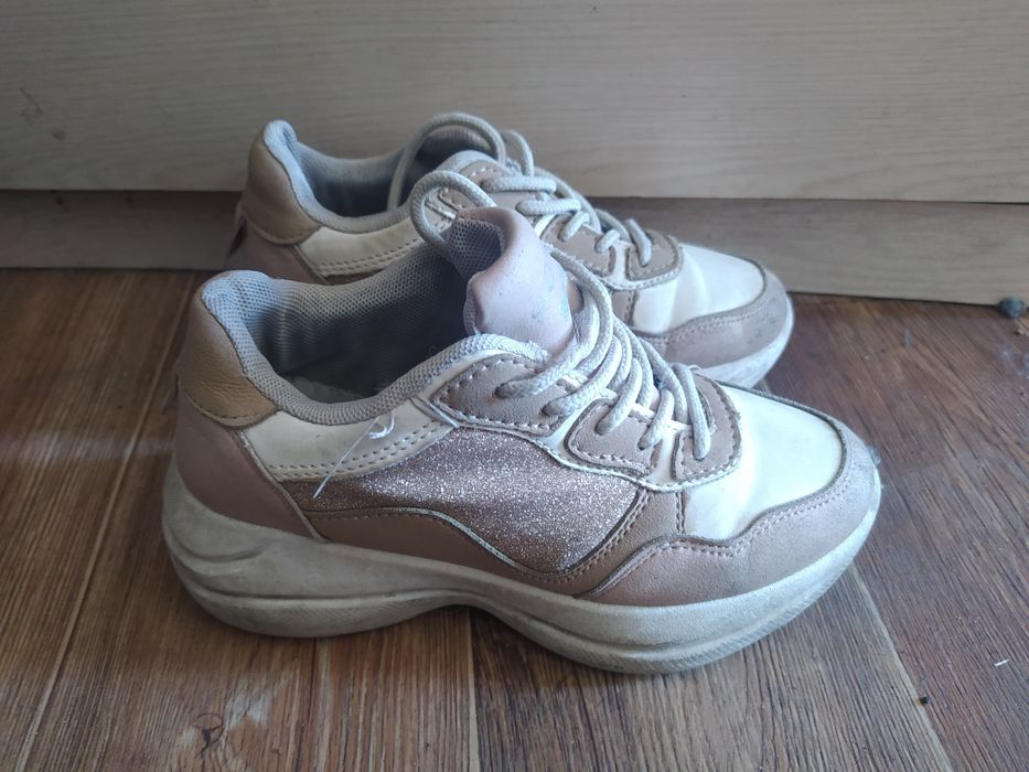 Кроссовки на девочку