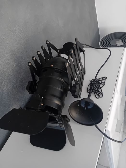 Plafoniera stil reflector. Pret 180 lei fix