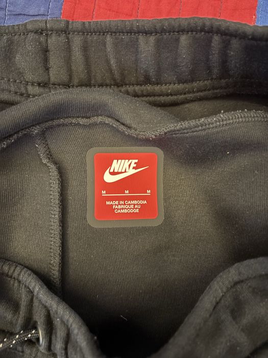 Черно долнище nike tech M размер