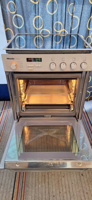 Фурна за вграждане с керамични котлони Miele
