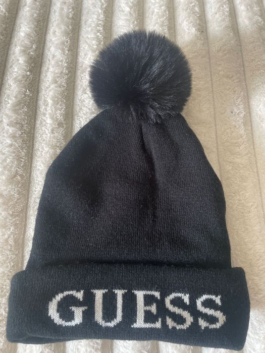 Шапка на guess - детска!