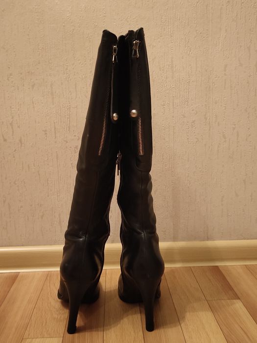 Продаю демисезонные сапоги