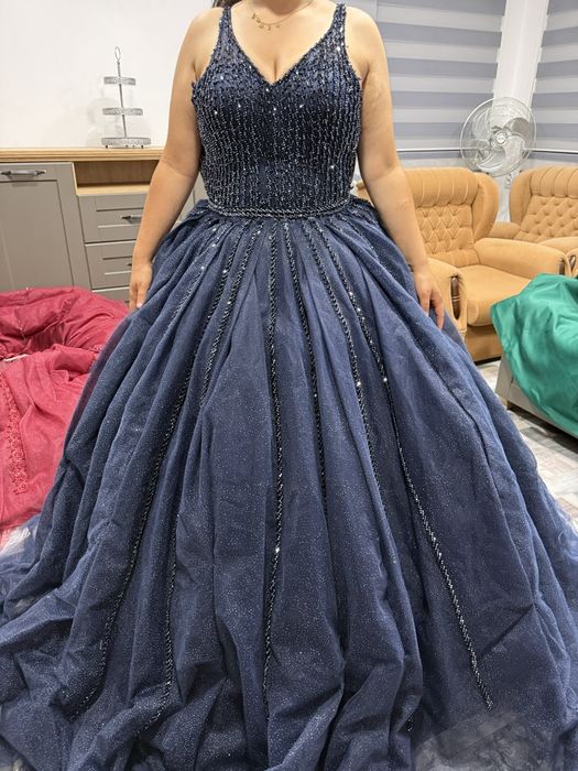 Официална рокля.