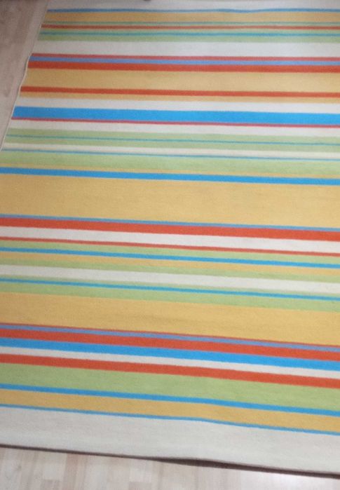 Килим и две пътеки