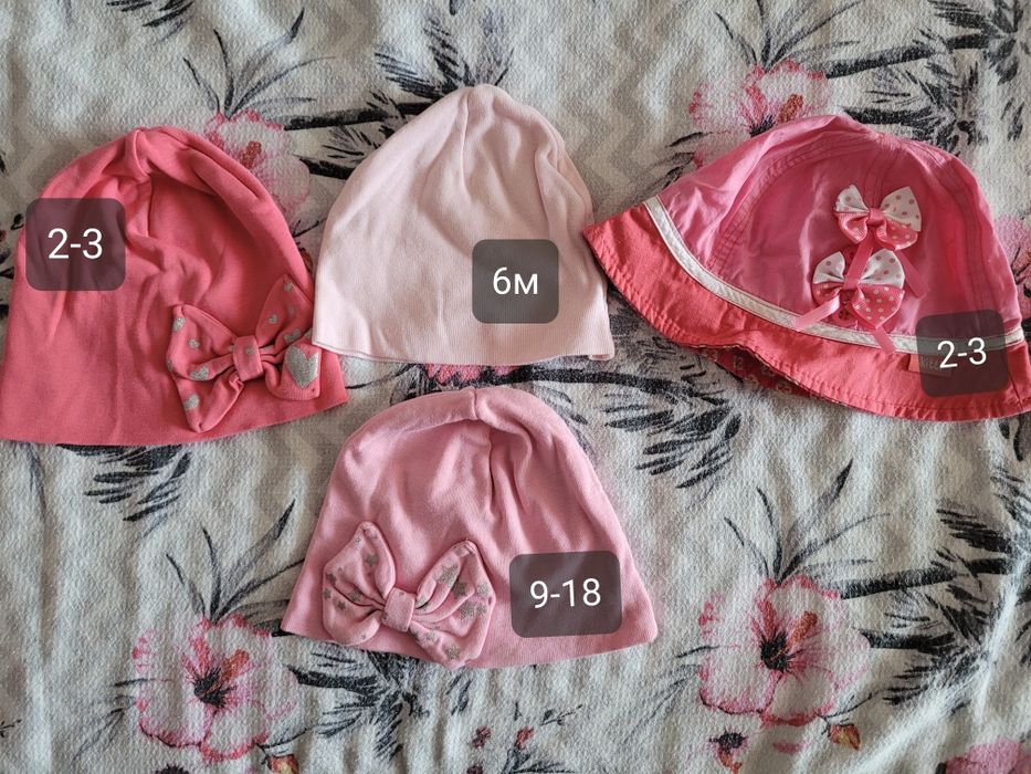 Лот шапки размер от 6 месеца до 3 години