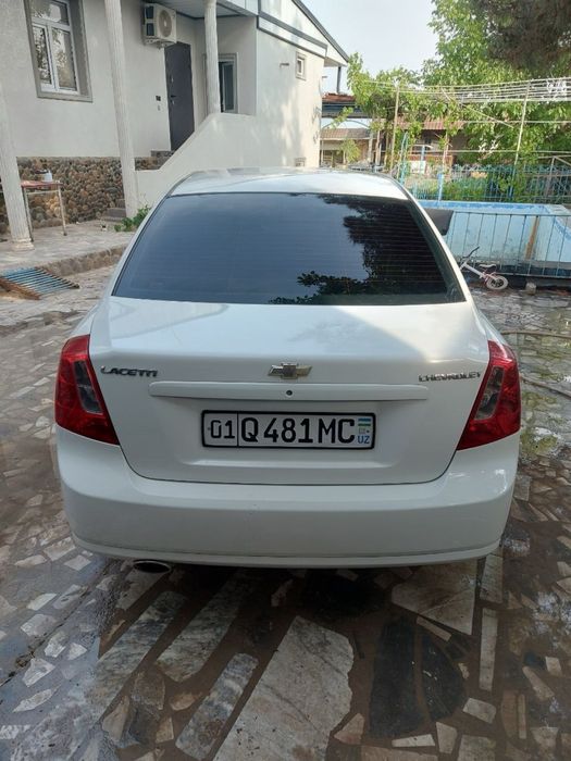 Ласетти 1,6. Цвет белый.