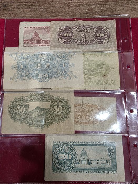 Японские бумажные деньги.