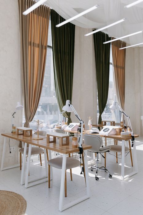 Маникюрный стол в аренду